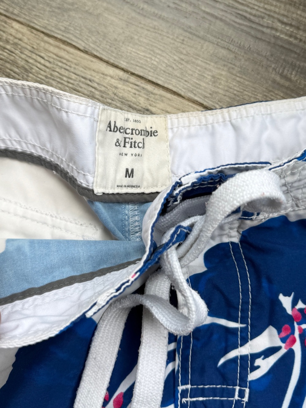 Abercrombie & Fitch blue hibiscus flower swim shorts size M #summer #beachwear - Picture 3 of 4